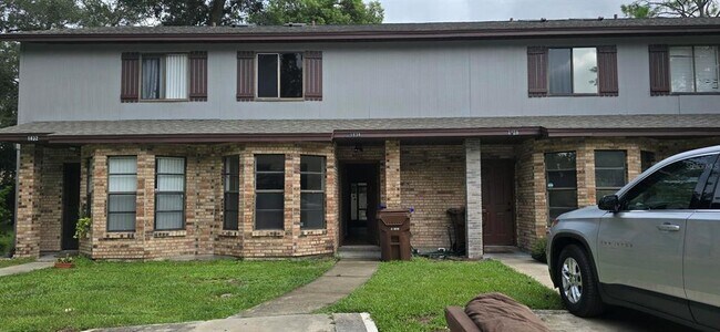 property at 1834 Foxhall Cir