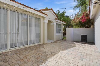 1755 Seagrape Way in Hollywood, FL - Building Photo - Building Photo