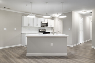 SomerHill Farms Apartments in Gainesville, VA - Foto de edificio - Interior Photo