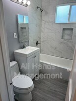 5117 E The Toledo in Long Beach, CA - Building Photo