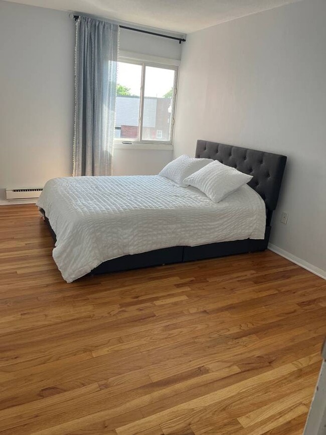 202 West Walk, Unit Room in beachfront condo in West Haven, CT - Building Photo - Building Photo
