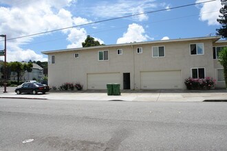 Bel Air Apartments in San Carlos, CA - Building Photo - Building Photo