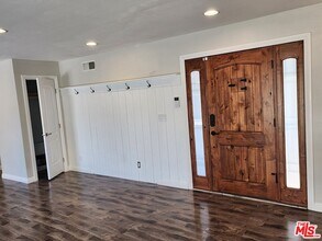 22327 Gifford St in Los Angeles, CA - Building Photo - Building Photo