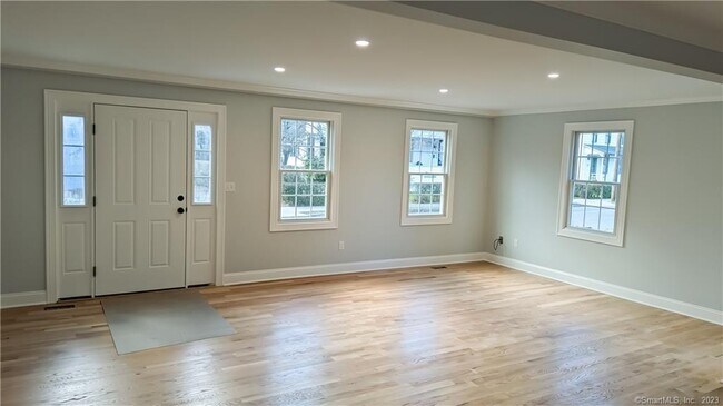 35 Graves Ave in Guilford, CT - Building Photo - Building Photo