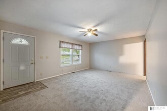 7425 S 69th St in La Vista, NE - Foto de edificio - Building Photo