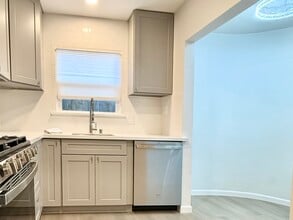 467 36th St, Unit 467 in Manhattan Beach, CA - Foto de edificio - Building Photo