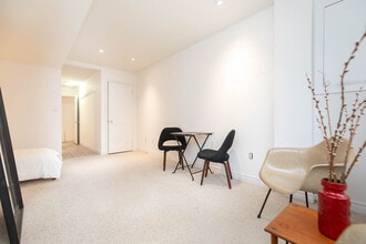 16 Natalie Pl in Toronto, ON - Building Photo - Building Photo