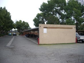 Silverado Apartments in Ceres, CA - Foto de edificio - Building Photo