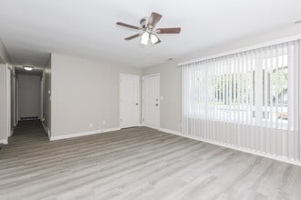 138 Montgomery Ave in Carlisle, OH - Foto de edificio - Building Photo