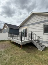 11822 E Rivercrest Dr in Spokane Valley, WA - Foto de edificio - Building Photo