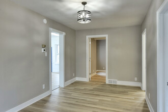 830 S 50th St in Omaha, NE - Building Photo - Building Photo