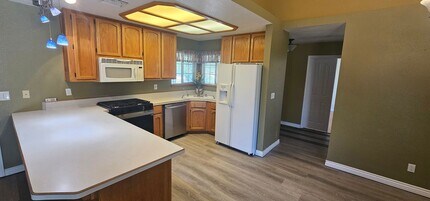 320 Vista St in Ridgecrest, CA - Building Photo - Building Photo