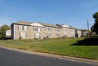 Woodland Village Apartments in Leavenworth, KS - Foto de edificio - Building Photo