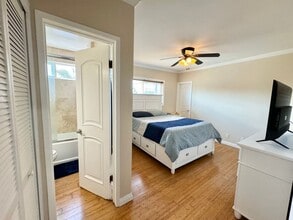 10876 Palms Blvd, Unit 09 in Los Angeles, CA - Building Photo - Building Photo