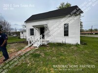 209 E San Saba Ave photo'