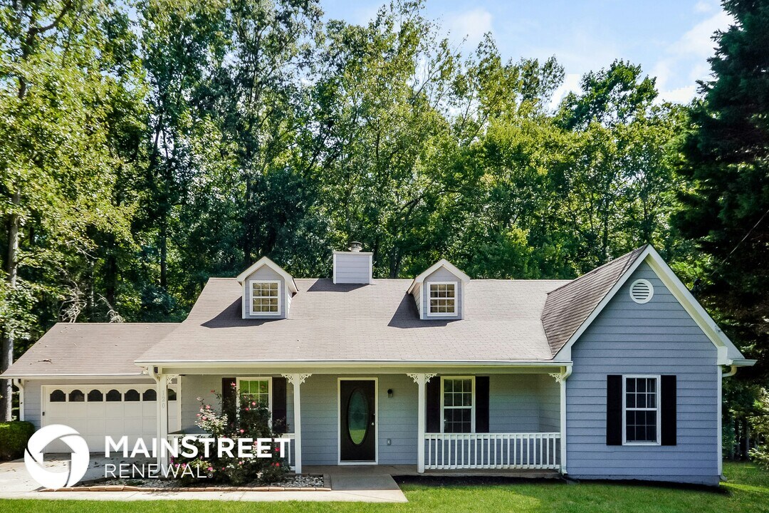 120 Lakefront Dr in Covington, GA - Foto de edificio
