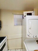 11311 SW 200th St in Miami, FL - Foto de edificio - Building Photo