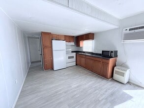 607 49th Ave Terrace W in Bradenton, FL - Building Photo - Building Photo