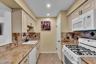 390 Crawford St in Eatontown, NJ - Building Photo - Building Photo