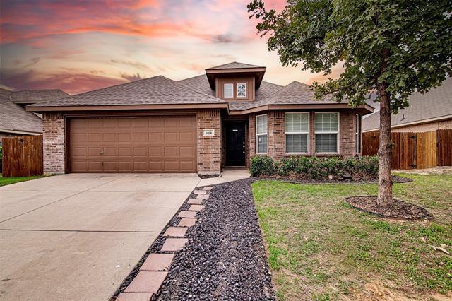 628 Kerry St in Crowley, TX - Building Photo