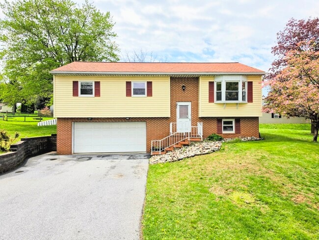 909 Hannah Dr in Lititz, PA - Foto de edificio - Building Photo