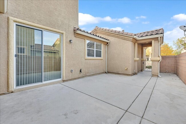 8755 Salvestrin Ave in Las Vegas, NV - Building Photo - Building Photo