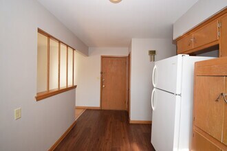 4242 N 92nd St in Milwaukee, WI - Building Photo - Building Photo