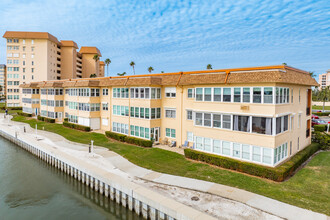 Bayway Isles in St. Petersburg, FL - Building Photo - Building Photo