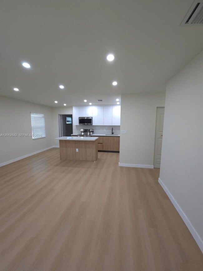 720 NW 33rd Terrace in Fort Lauderdale, FL - Building Photo - Building Photo