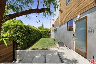 866 S Wilton Pl in Los Angeles, CA - Building Photo