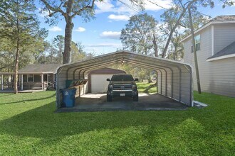 12101 Miller Cir in Conroe, TX - Building Photo - Building Photo