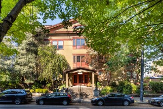 2129 NW Northrup St in Portland, OR - Foto de edificio - Building Photo
