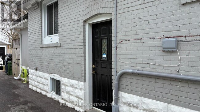 17 Eighth St in Toronto, ON - Building Photo - Building Photo