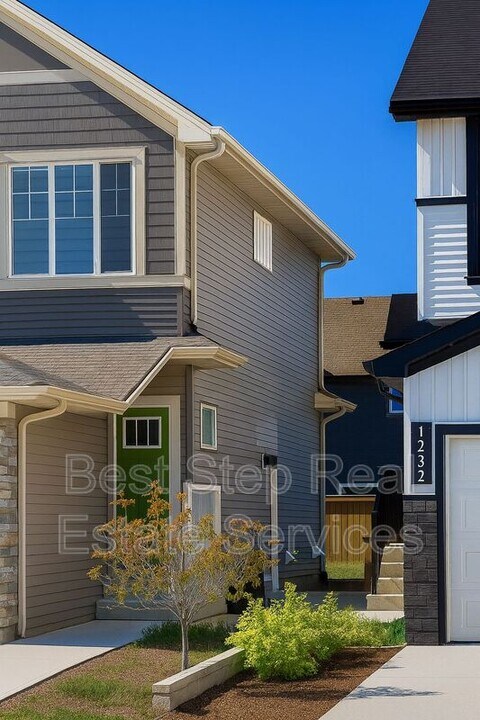 1234 Plum Bnd SW in Edmonton, AB - Building Photo