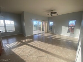 10060 Lake Cove Dr in Ft. Myers, FL - Building Photo - Building Photo