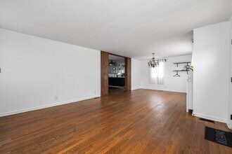 387 Woodlawn Ave in Cramerton, NC - Foto de edificio - Building Photo