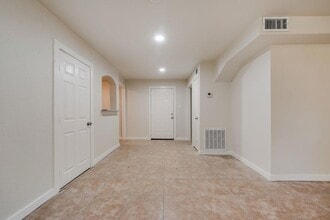 1132 E Annie St, Unit Main in Fort Worth, TX - Building Photo - Building Photo