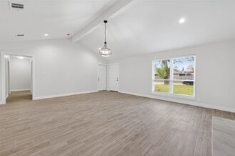 16115 Little Cypress Ln in Cypress, TX - Foto de edificio - Building Photo