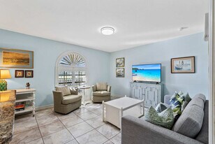 655 8th Ave S in Naples, FL - Building Photo