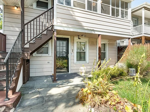 49 Delafield St in Poughkeepsie, NY - Foto de edificio - Building Photo