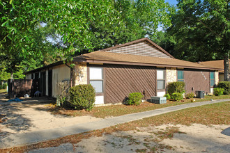 6809 Tiki Ln in Pensacola, FL - Building Photo - Building Photo