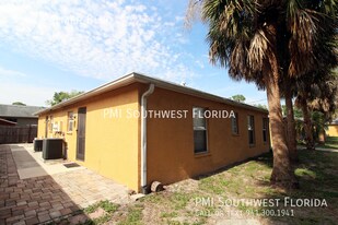 5523 Palmer Blvd in Sarasota, FL - Building Photo