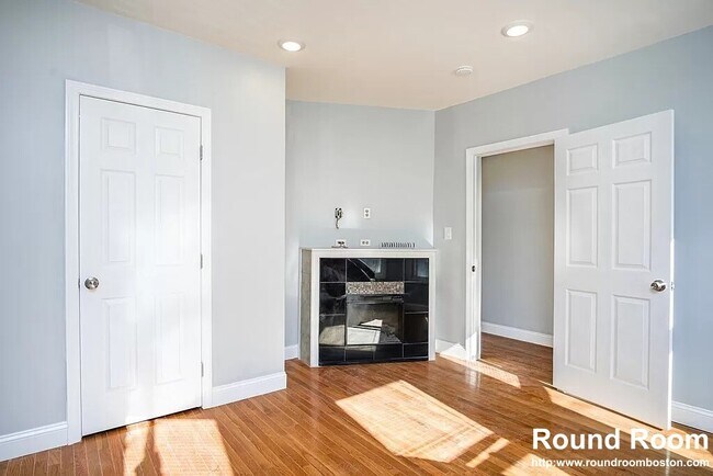 28 Moreland St, Unit #1 in Boston, MA - Building Photo - Building Photo