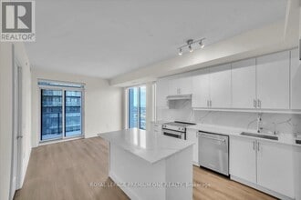 8960 Jane St in Vaughan, ON - Building Photo - Building Photo