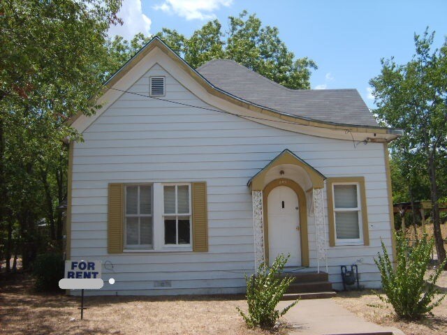 309 N Walnut St in Cleburne, TX - Building Photo