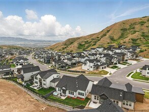 6062 N Fox Cyn Rd in Lehi, UT - Building Photo - Building Photo