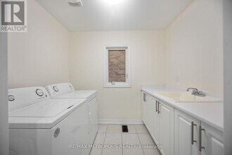 219 Doug Finney St in Oshawa, ON - Building Photo - Building Photo