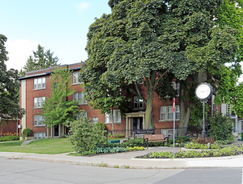 University Court Apartments in Hamilton, ON - Building Photo