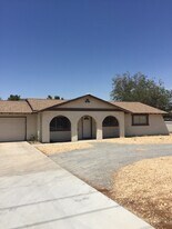 18856 Rock Springs Rd in Hesperia, CA - Building Photo