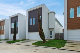 5509 Paraiso Pl in Houston, TX - Building Photo - Building Photo